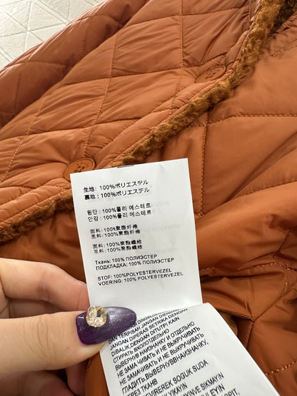 Wear lamb wool jackets on both sides