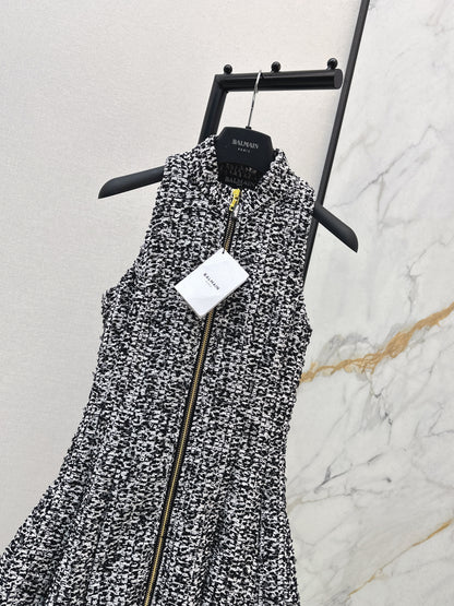 Rough woolen pleated dress