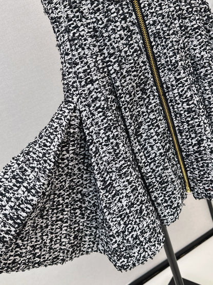 Rough woolen pleated dress