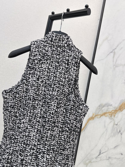 Rough woolen pleated dress