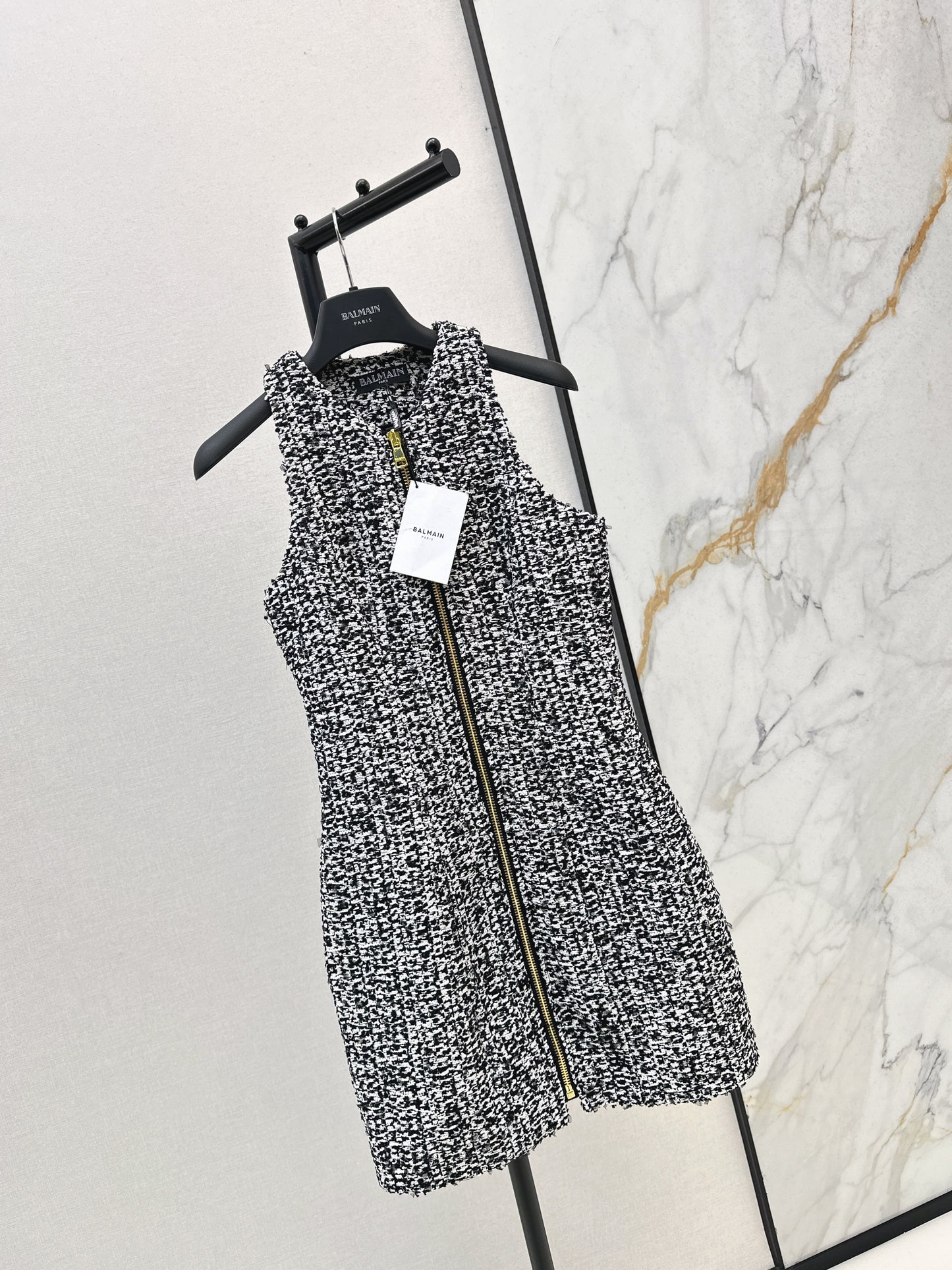 Coarse tweed pleated sleeveless dress