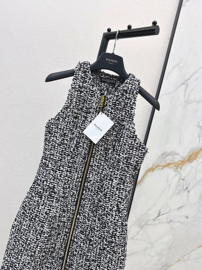 Coarse tweed pleated sleeveless dress