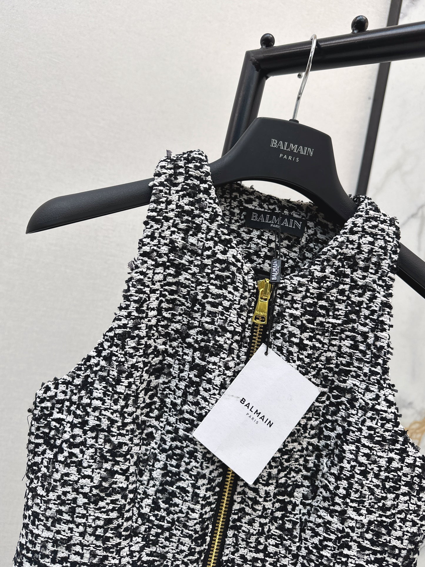 Coarse tweed pleated sleeveless dress