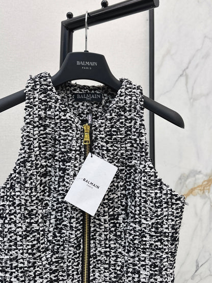 Coarse tweed pleated sleeveless dress