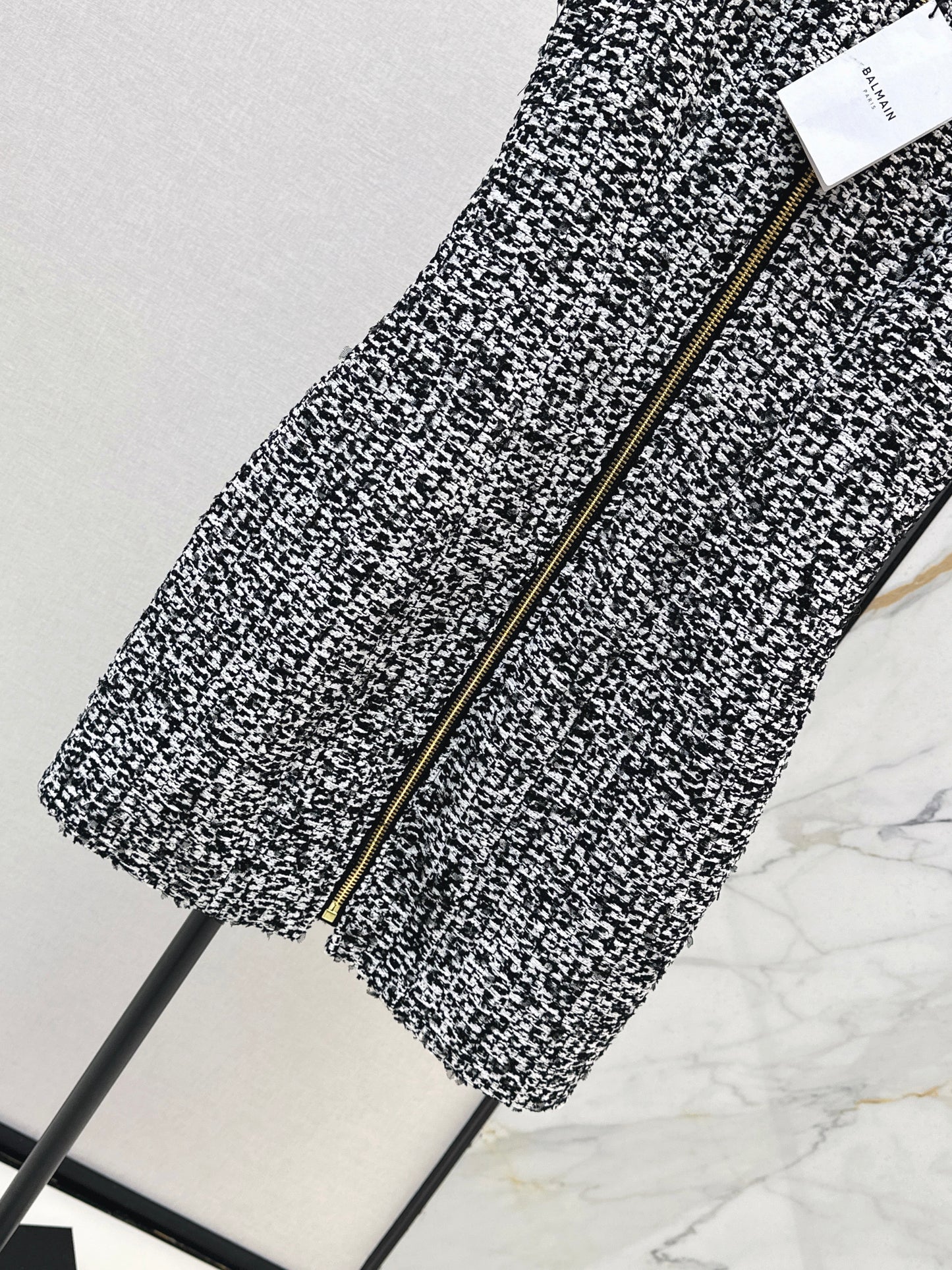 Coarse tweed pleated sleeveless dress