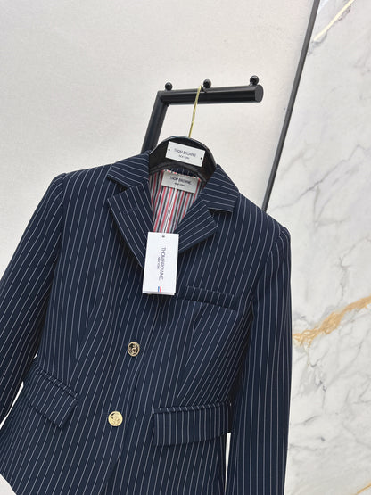 Silhouette double breasted suit jacket