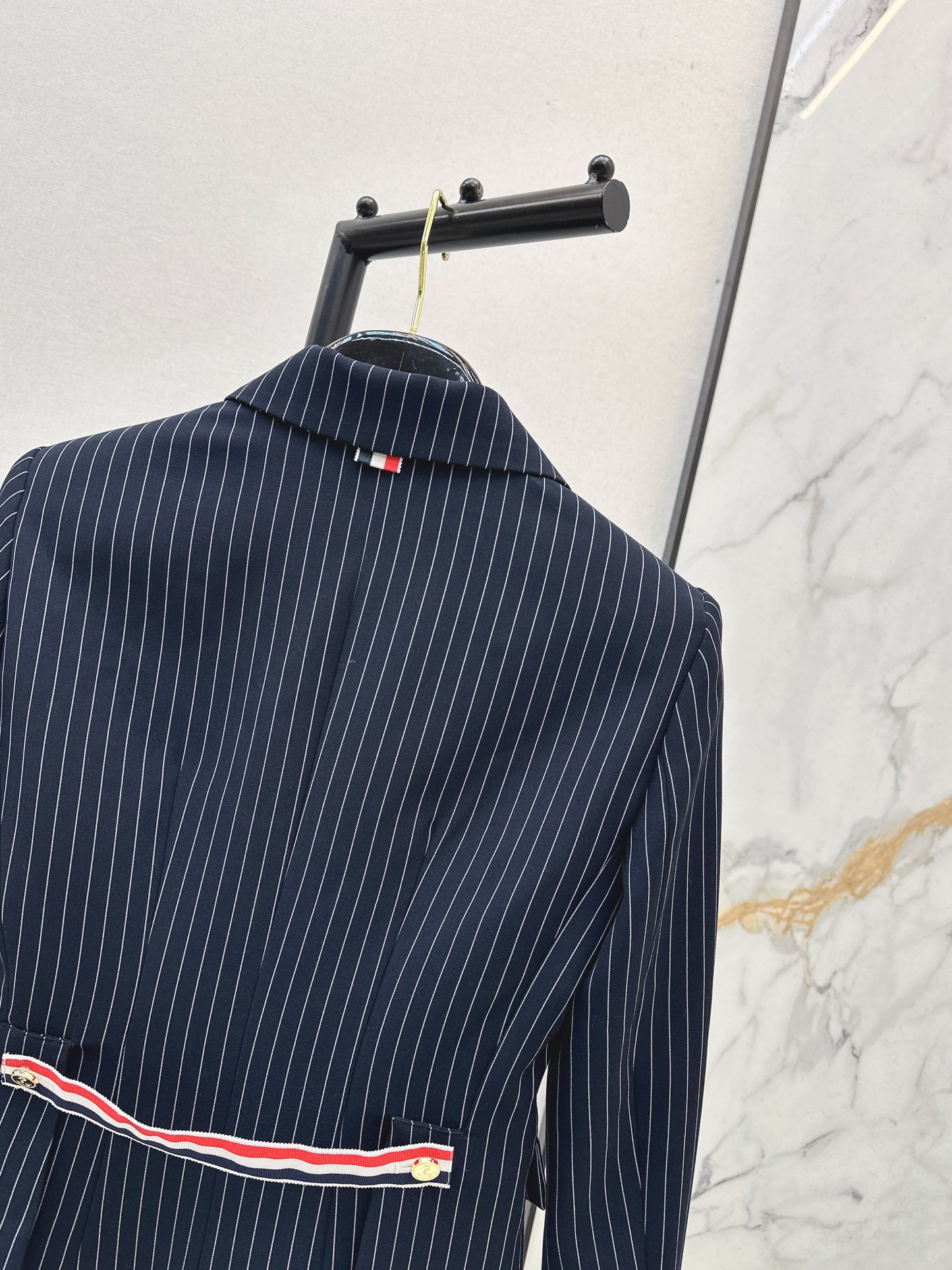 Silhouette double breasted suit jacket