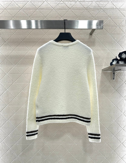 Soft and sticky knitted cardigan