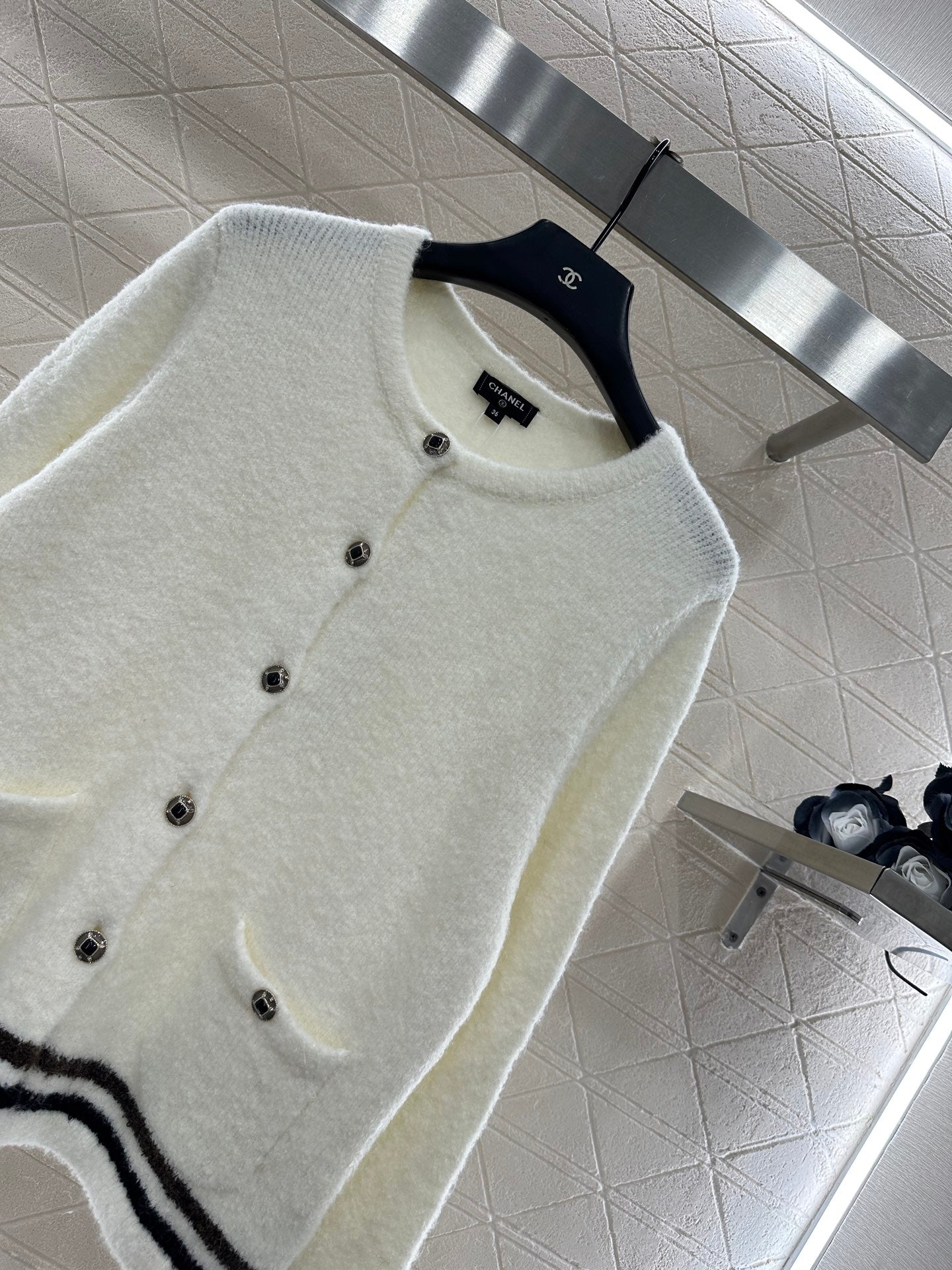 Soft and sticky knitted cardigan