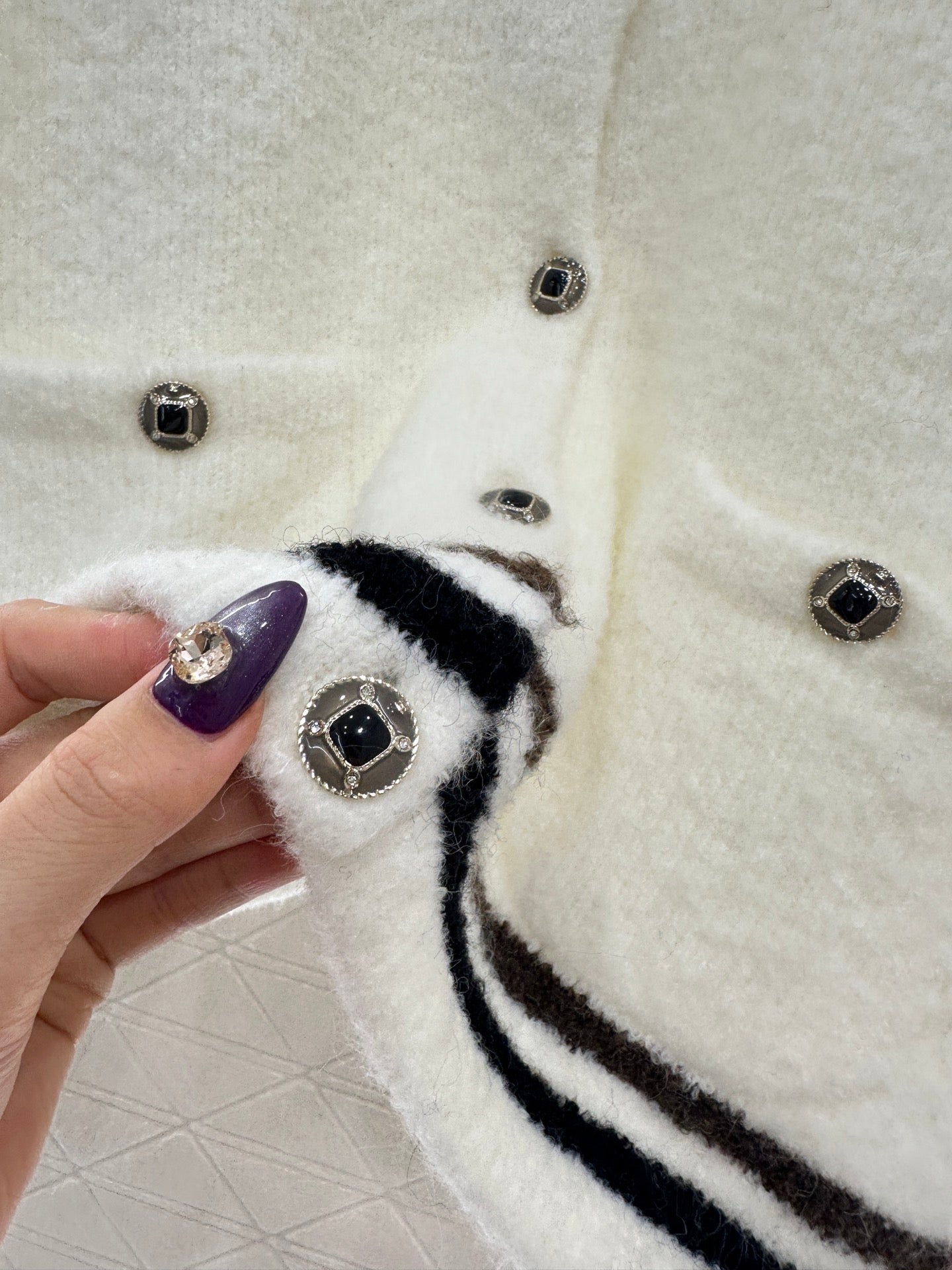 Soft and sticky knitted cardigan