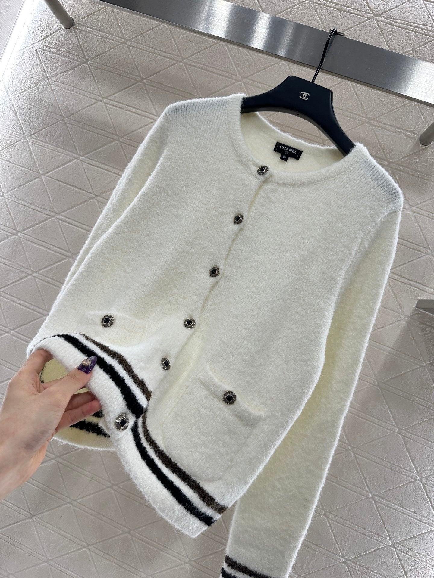 Soft and sticky knitted cardigan