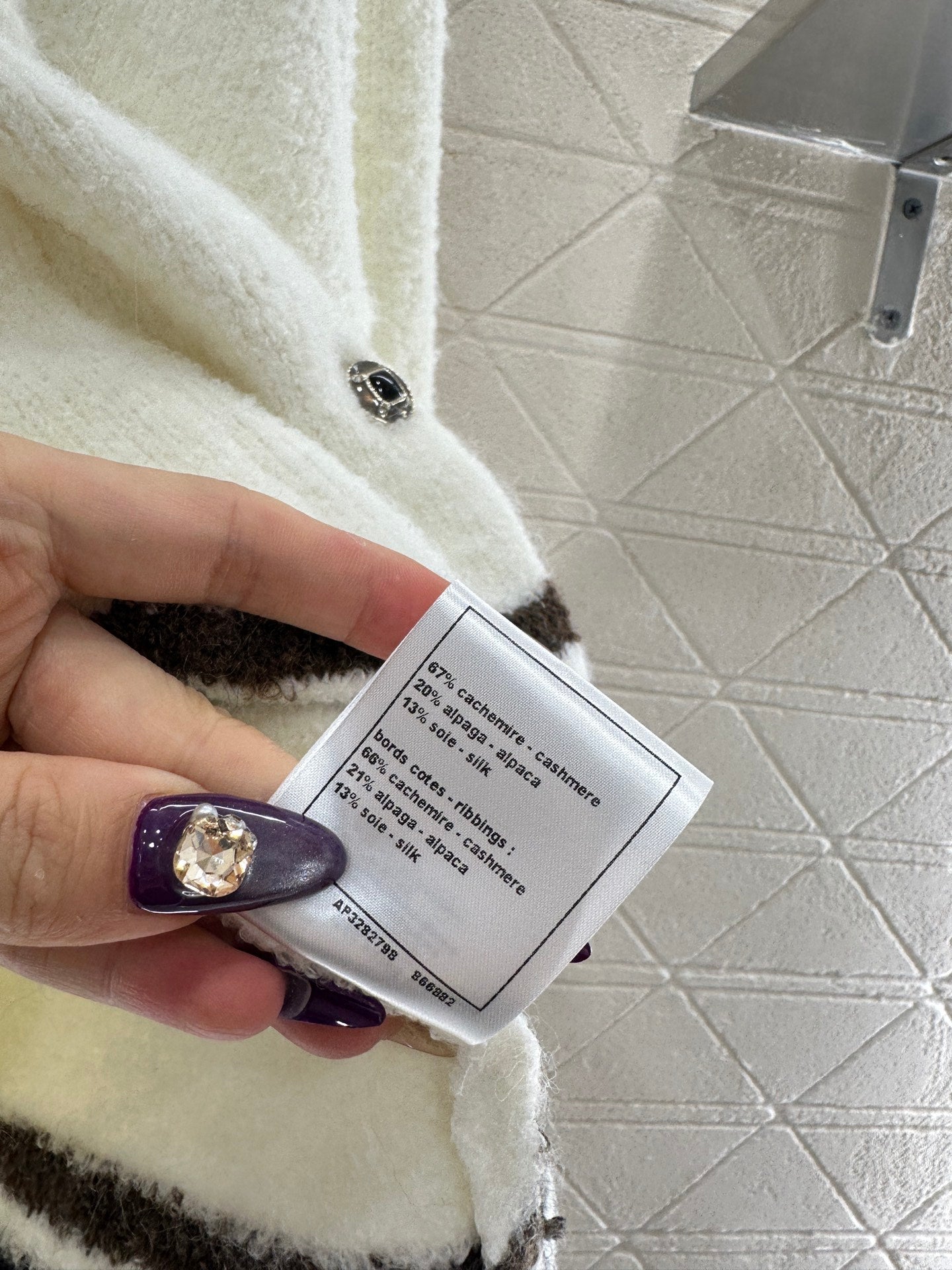 Soft and sticky knitted cardigan