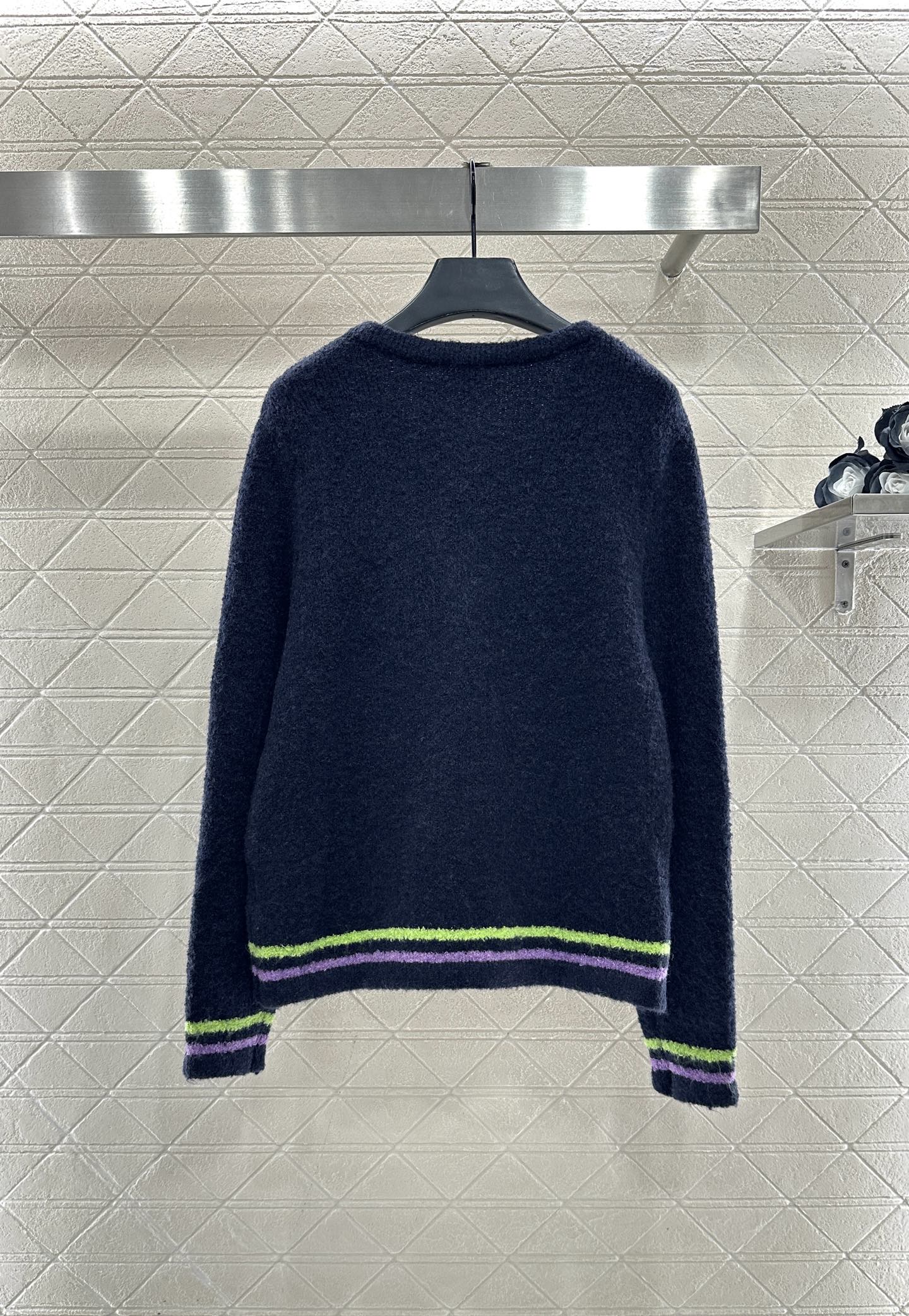 Soft and sticky knitted cardigan