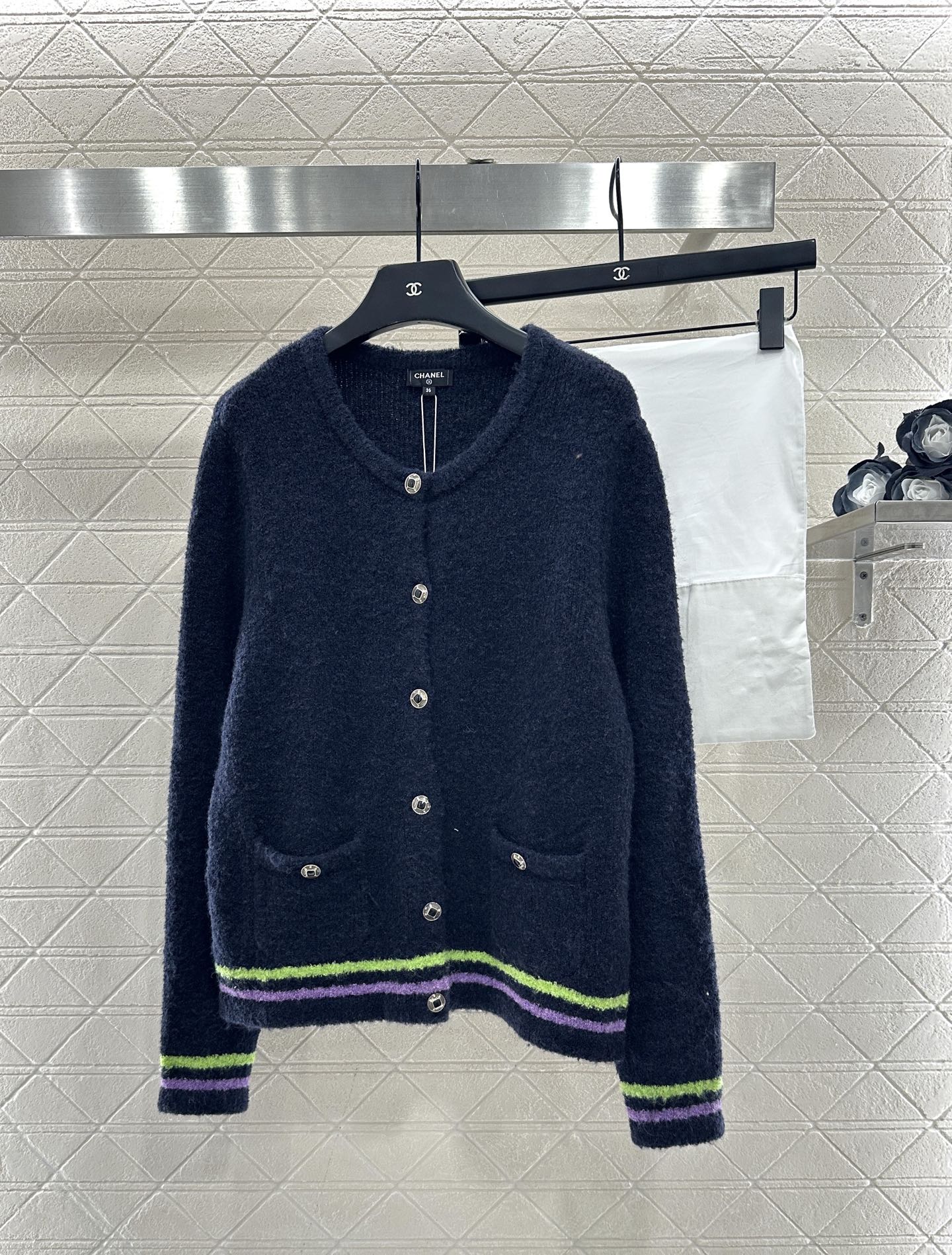 Soft and sticky knitted cardigan