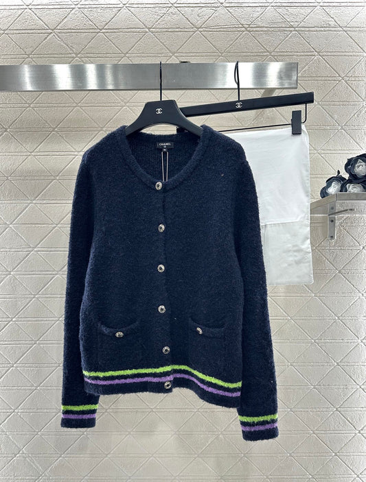 Soft and sticky knitted cardigan