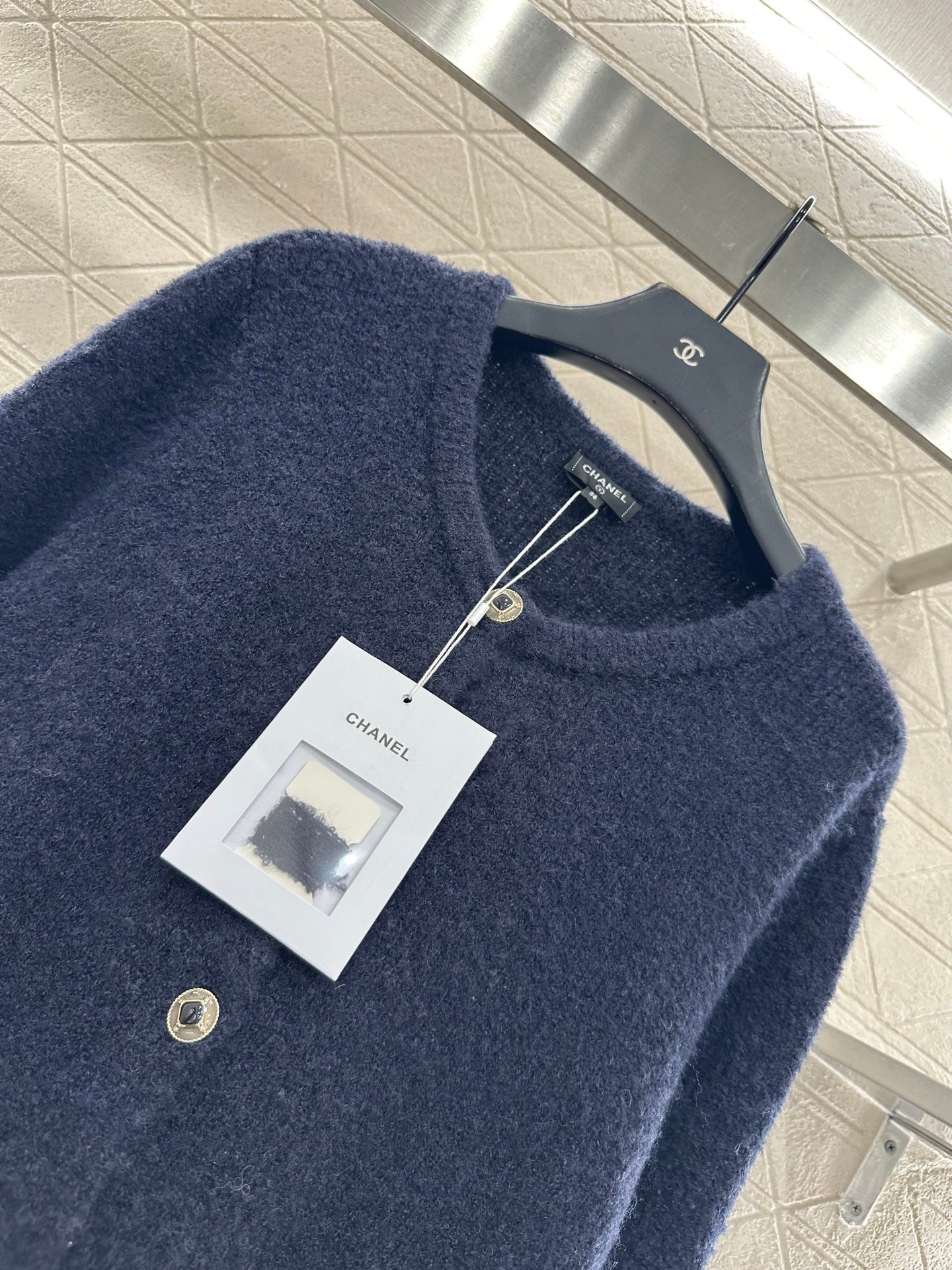 Soft and sticky knitted cardigan