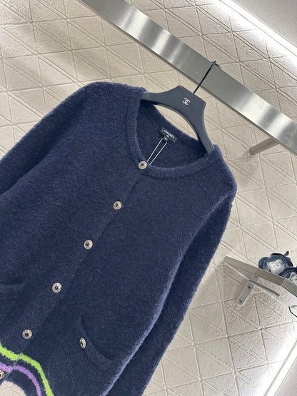 Soft and sticky knitted cardigan