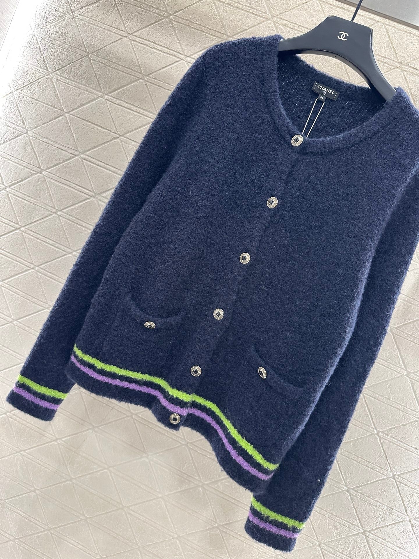 Soft and sticky knitted cardigan