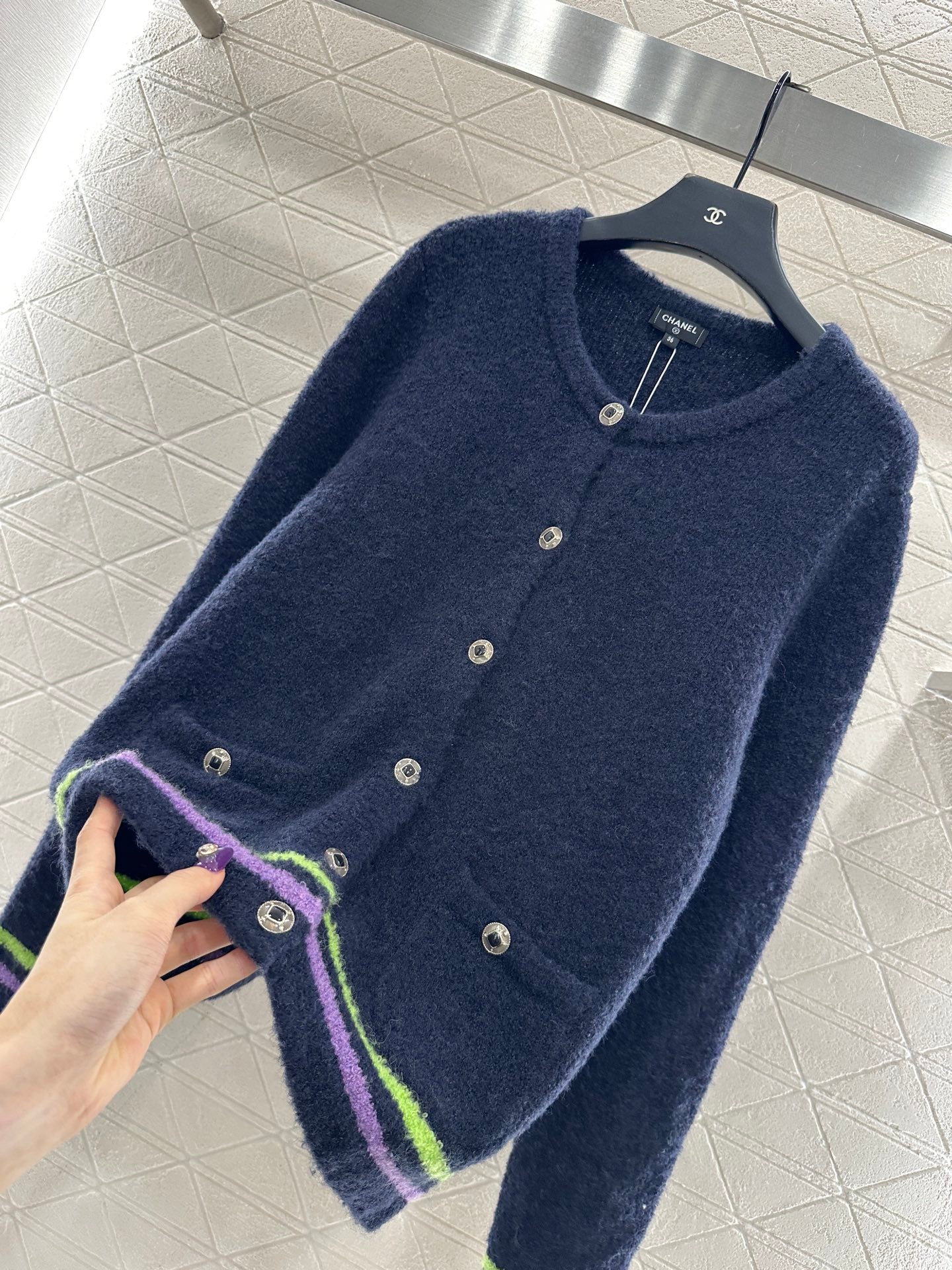 Soft and sticky knitted cardigan