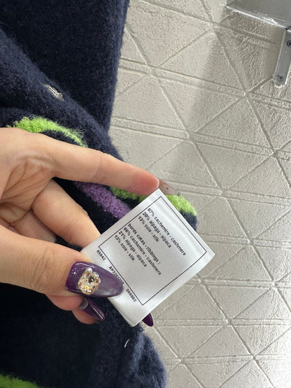 Soft and sticky knitted cardigan