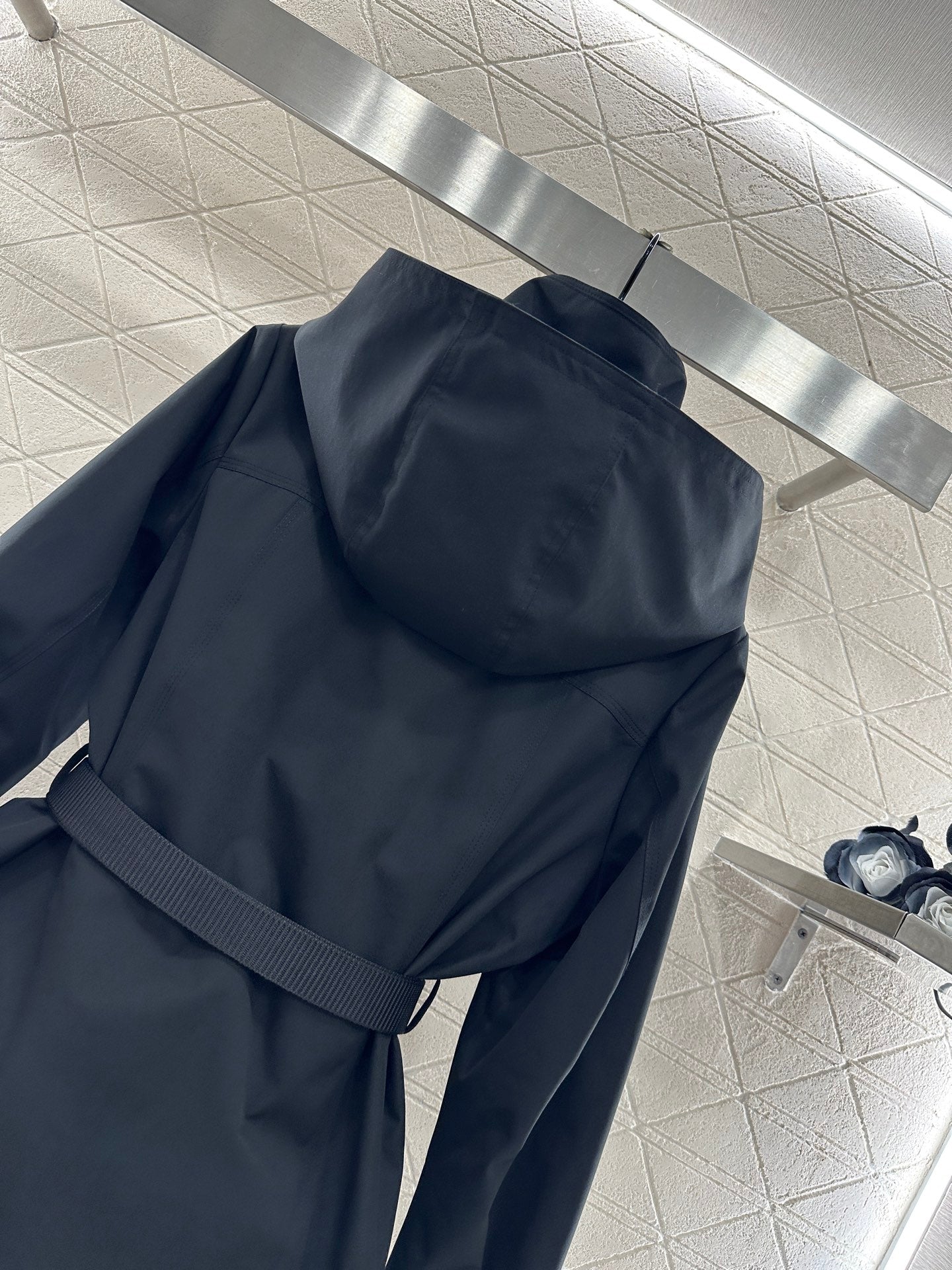 Hooded waist belt down jacket