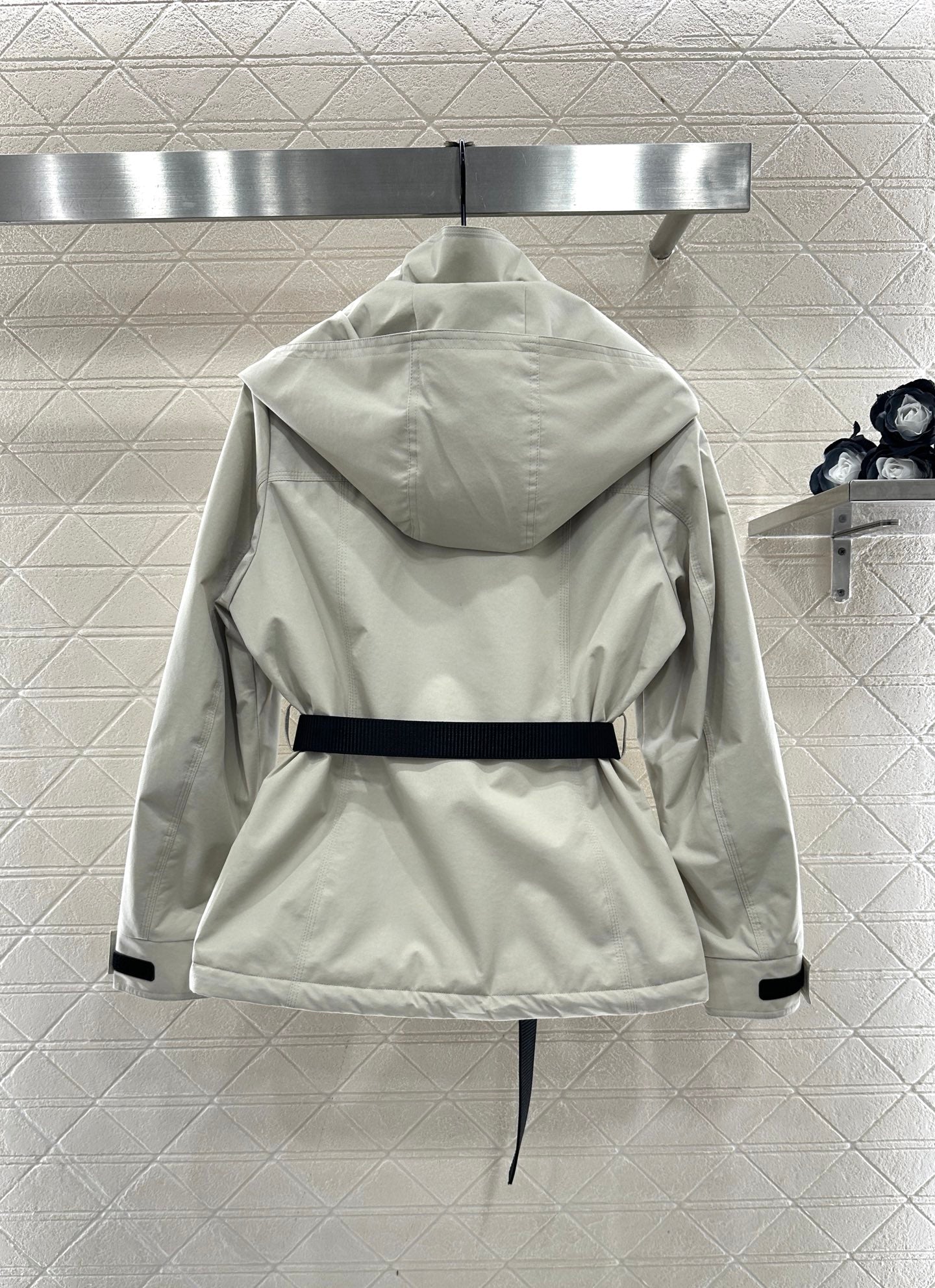 Hooded waist belt down jacket