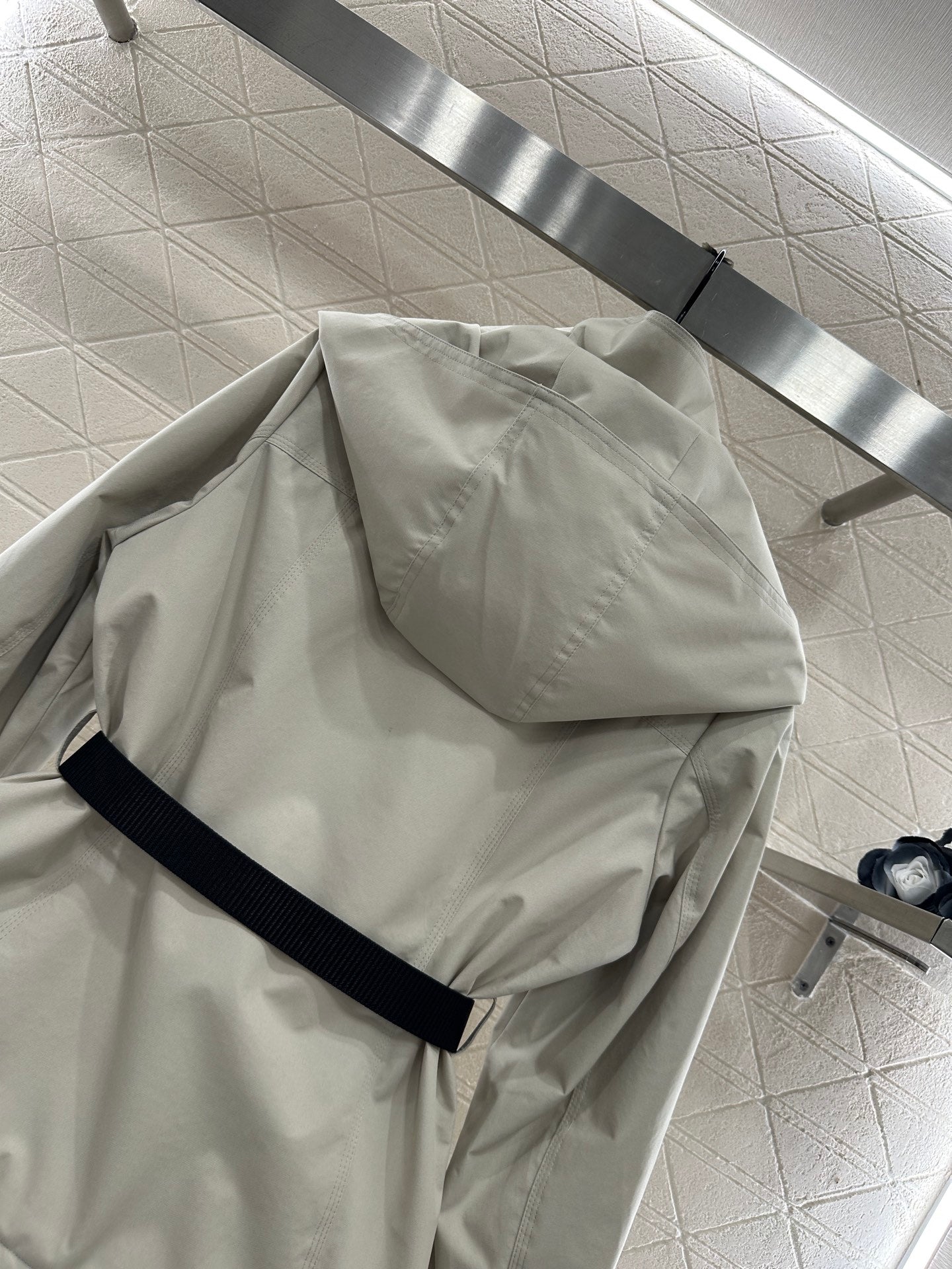 Hooded waist belt down jacket