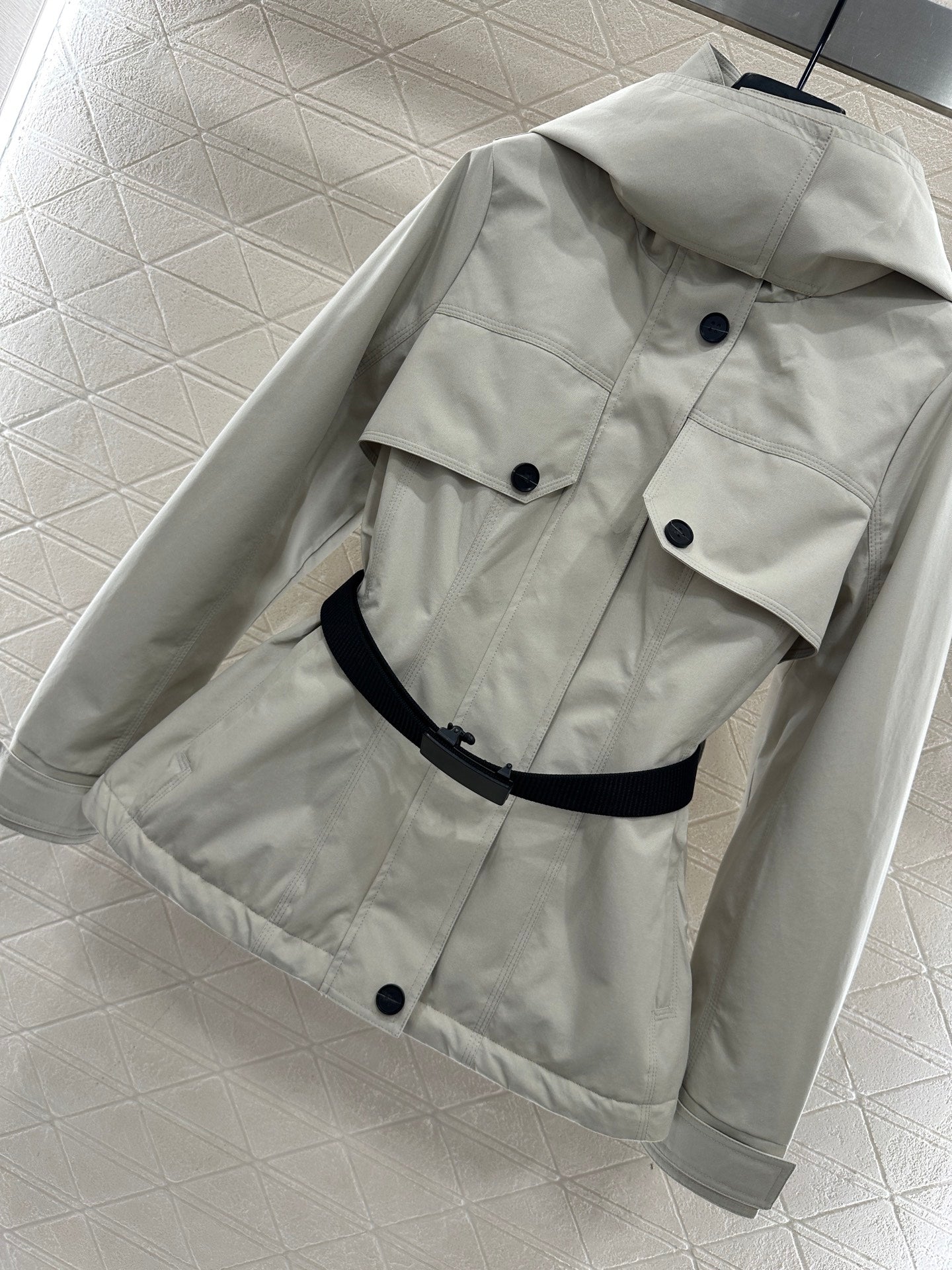Hooded waist belt down jacket