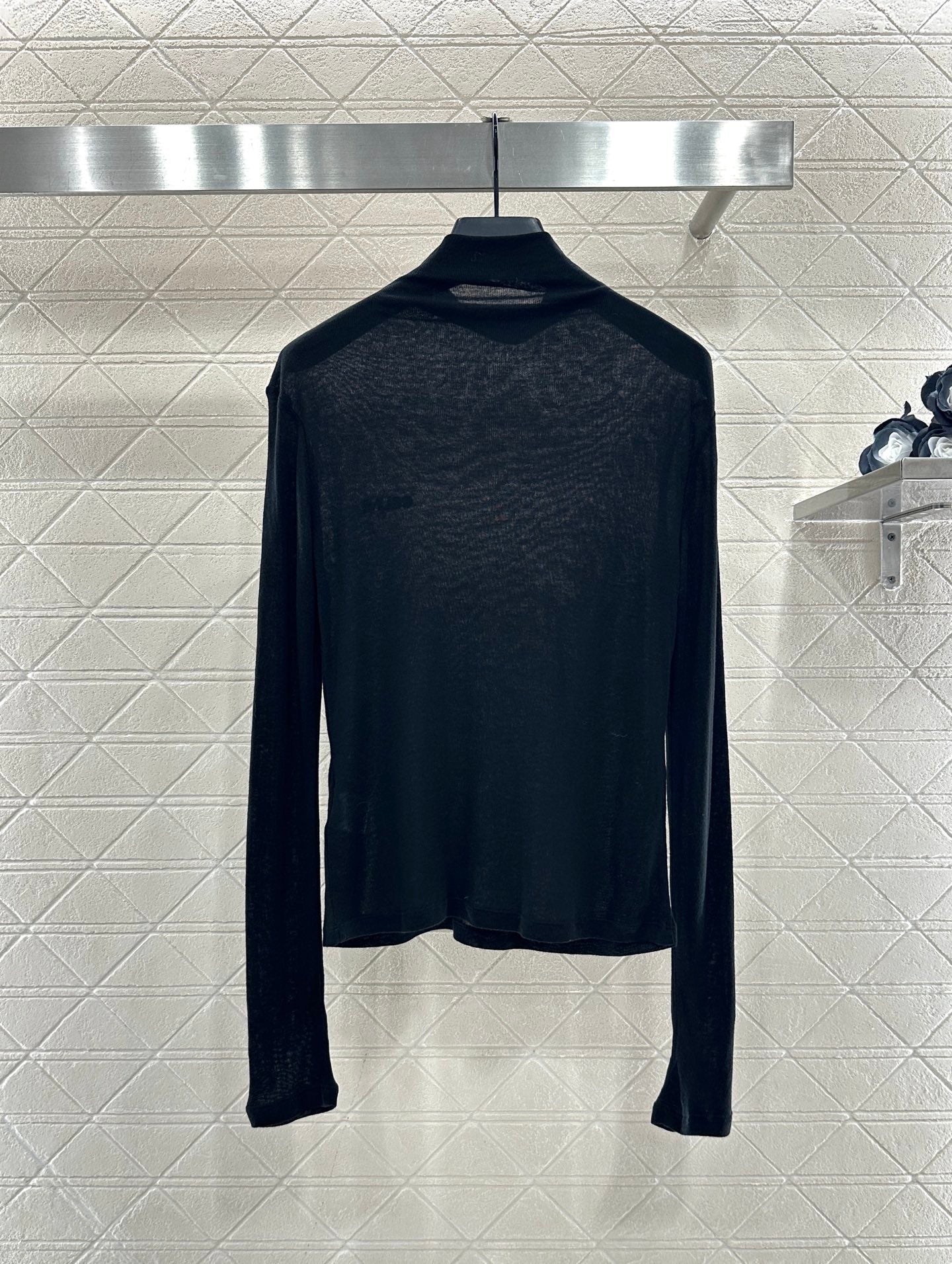 Slim fit letter high neck base shirt