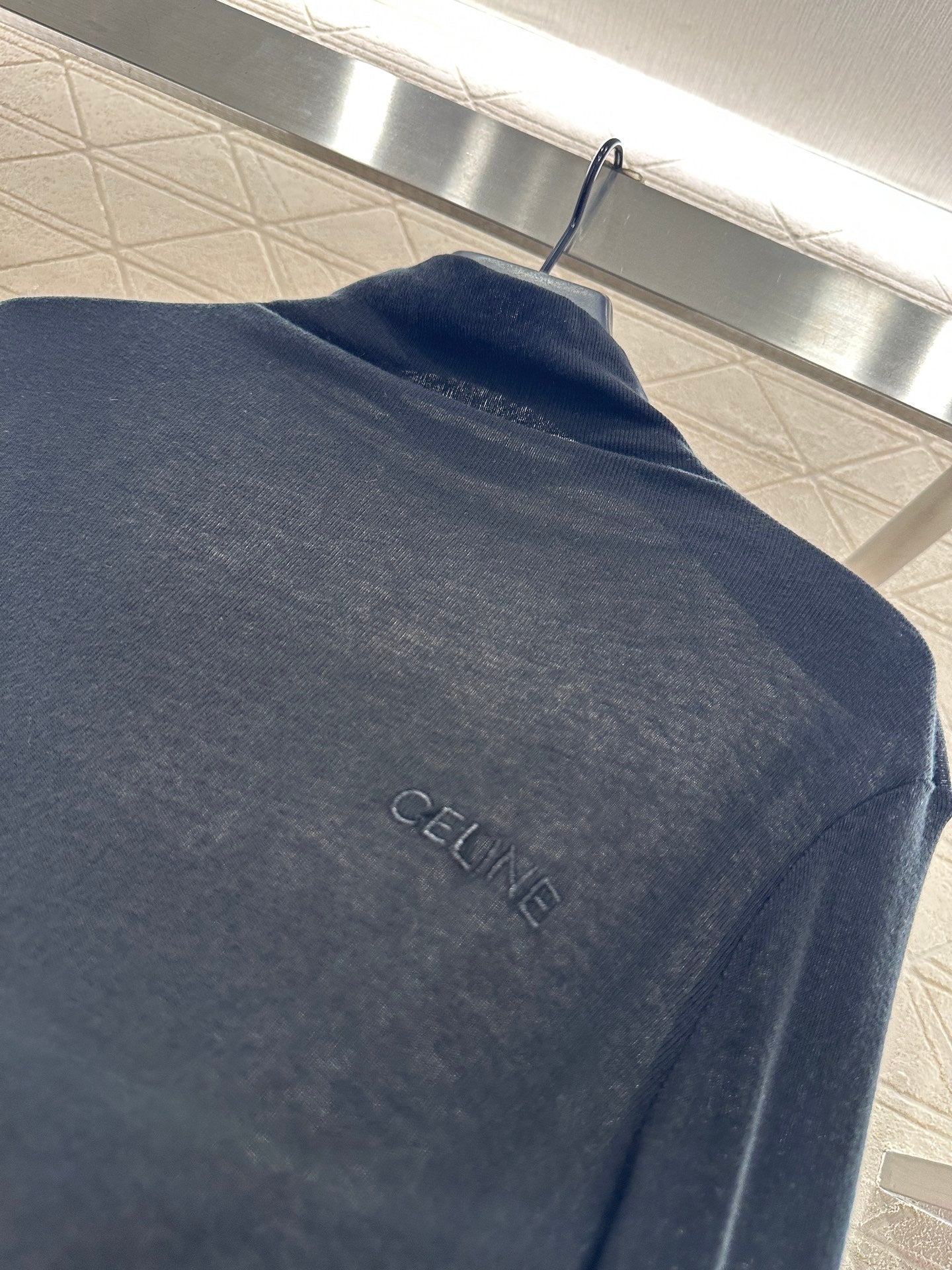 Slim fit letter high neck base shirt