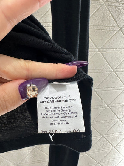 Slim fit letter high neck base shirt