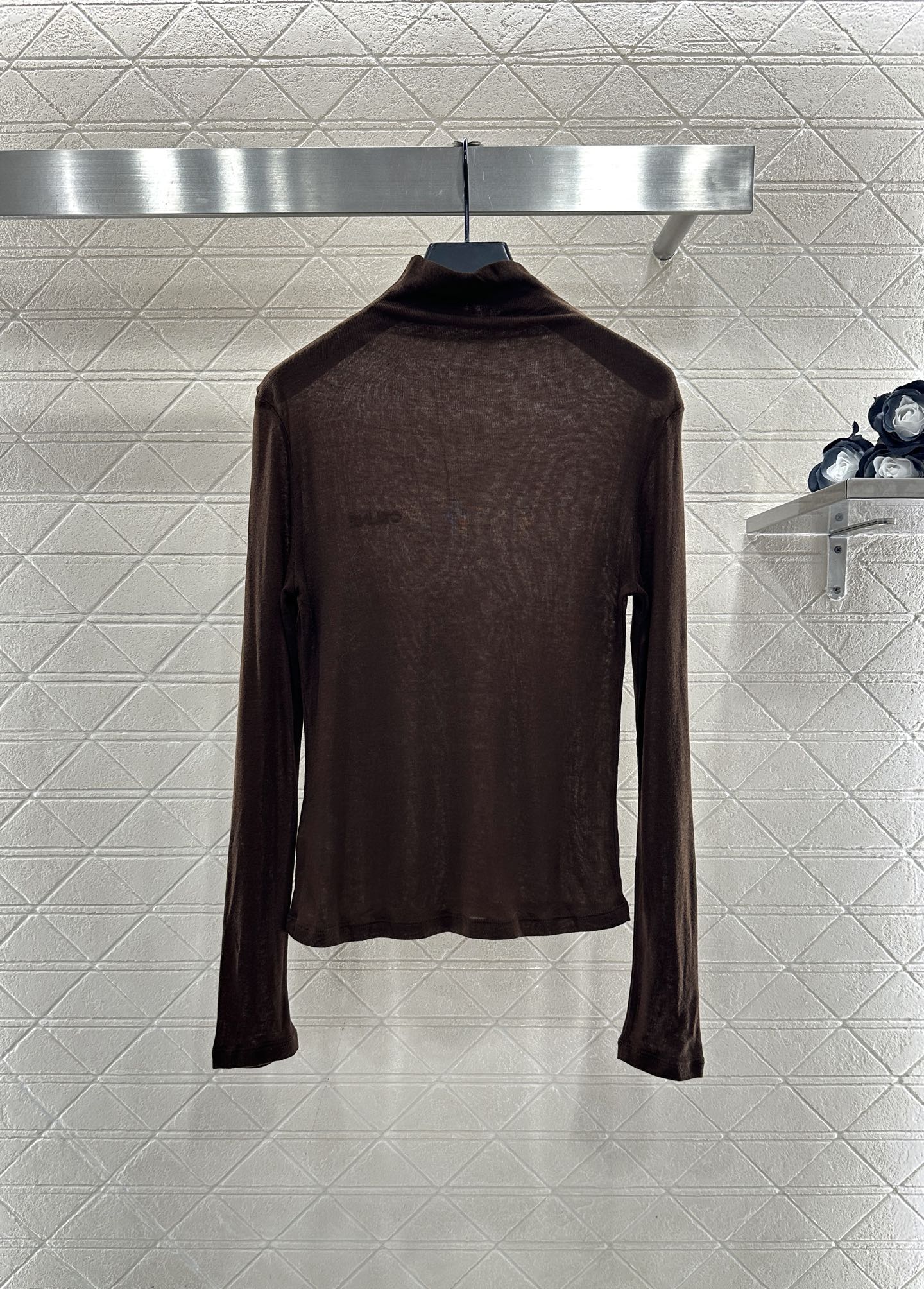 Slim fit letter high neck base shirt