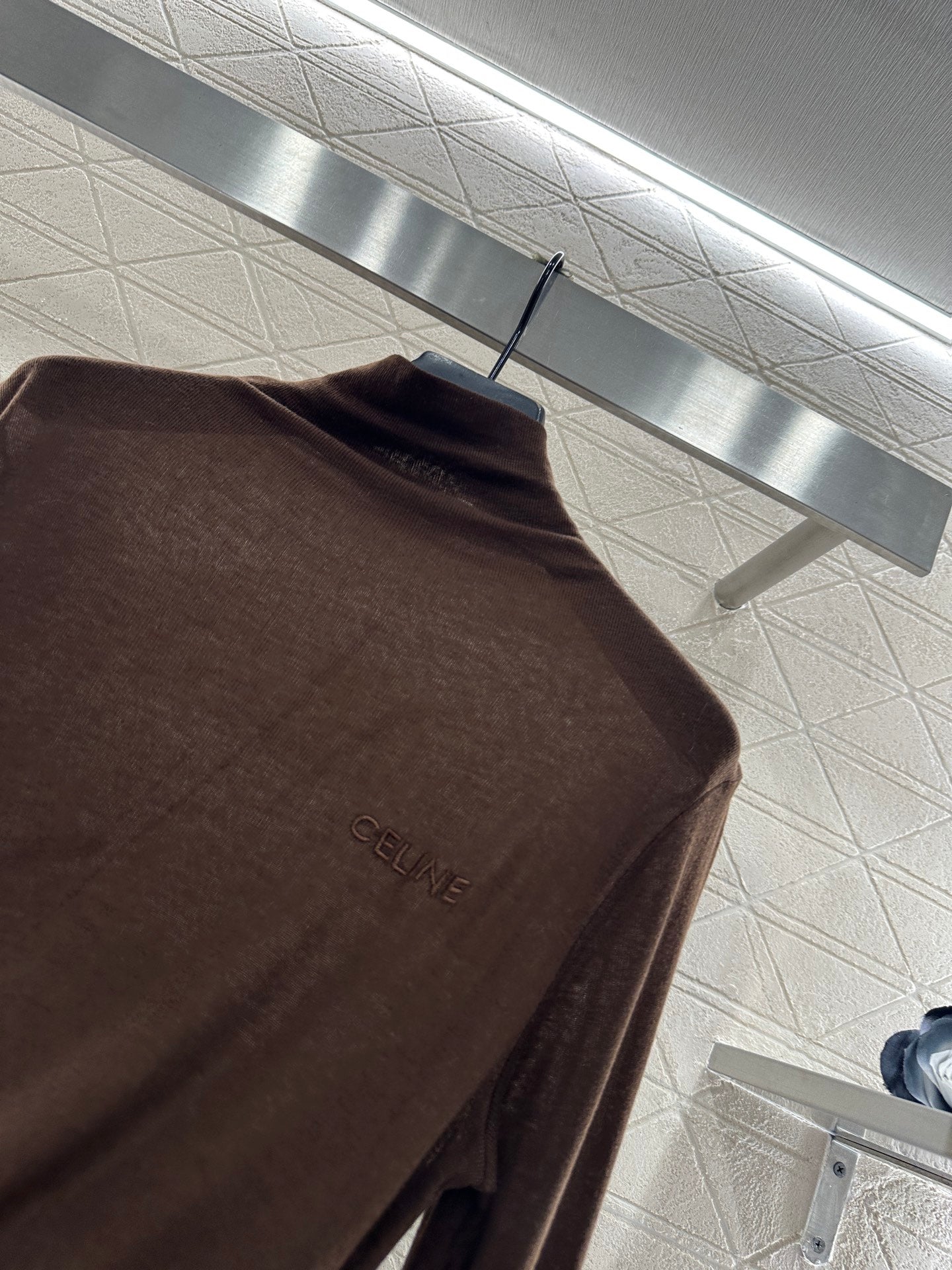 Slim fit letter high neck base shirt