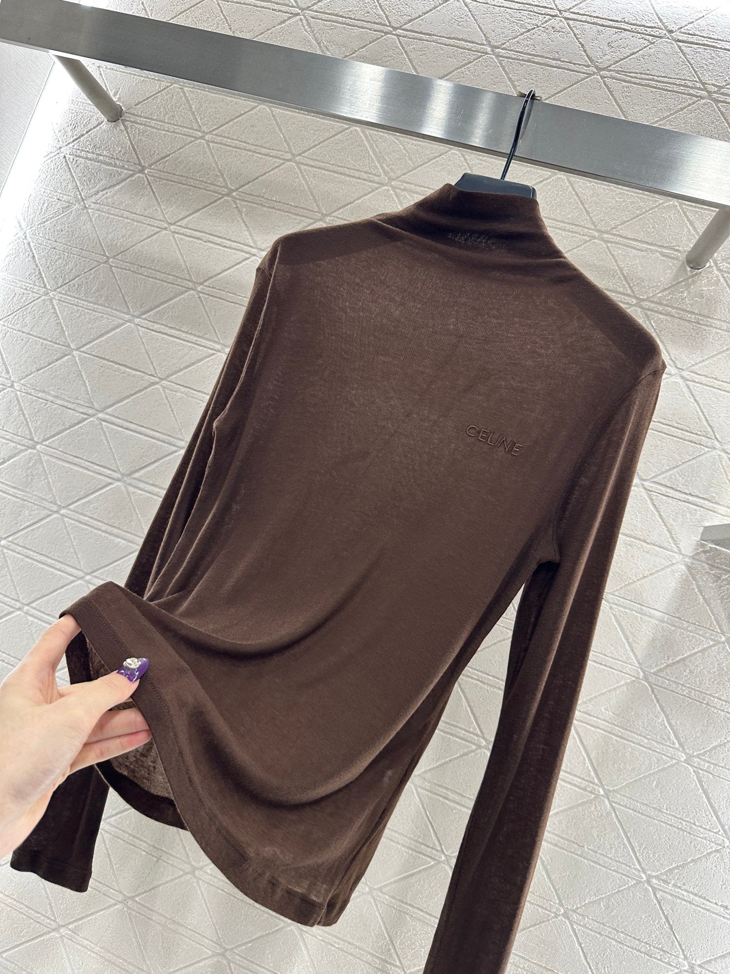 Slim fit letter high neck base shirt