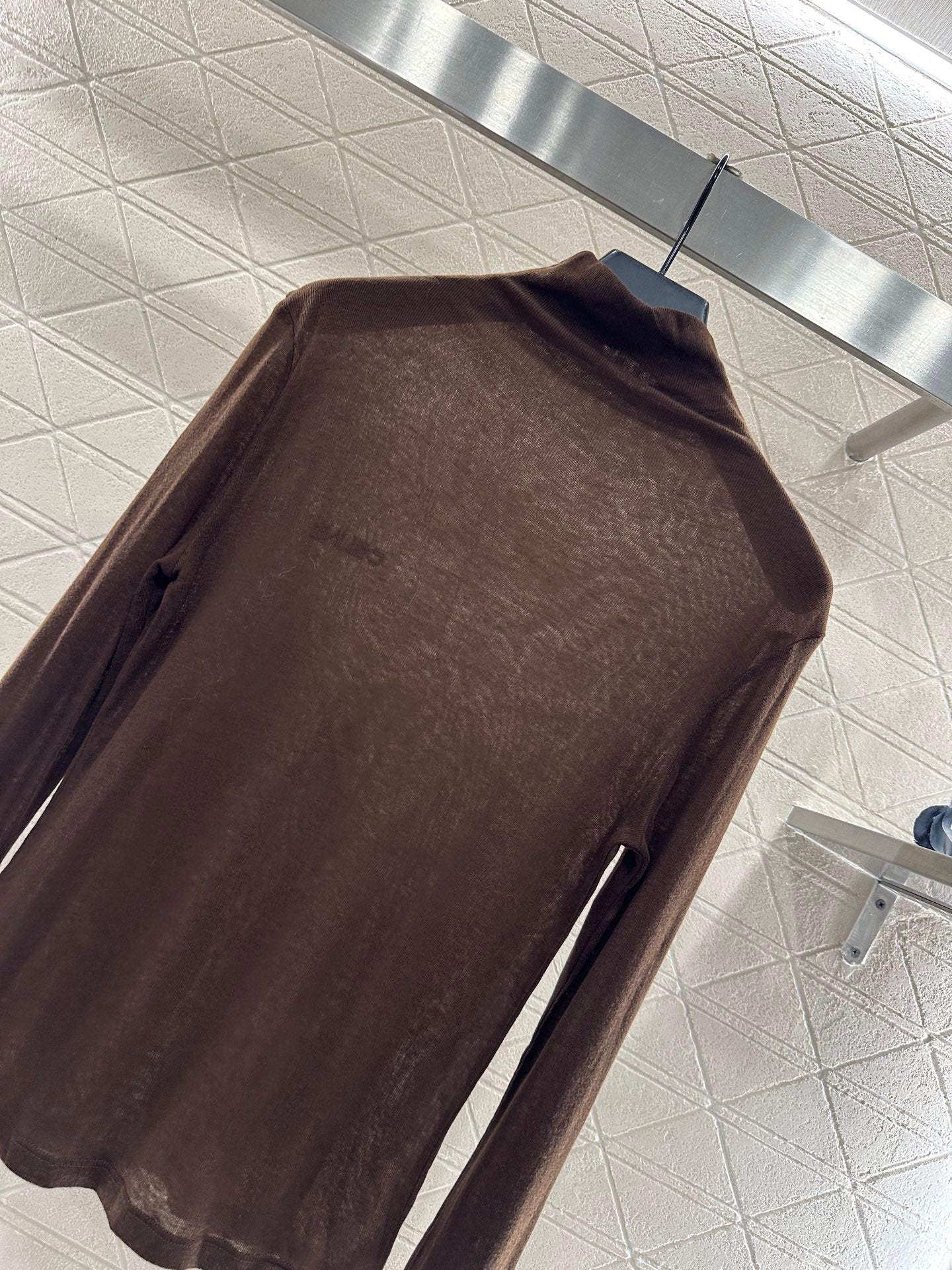 Slim fit letter high neck base shirt