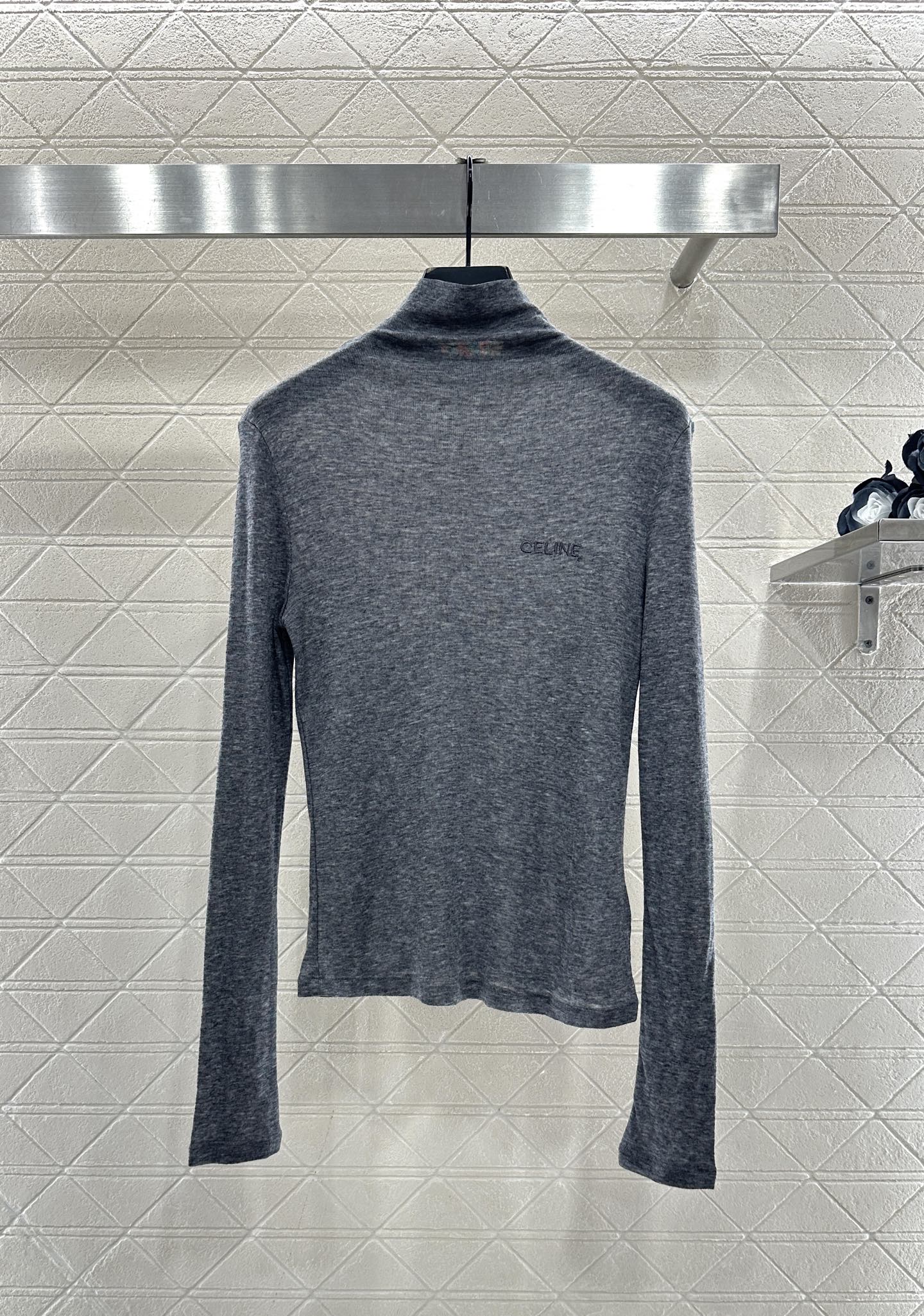 Slim fit letter high neck base shirt