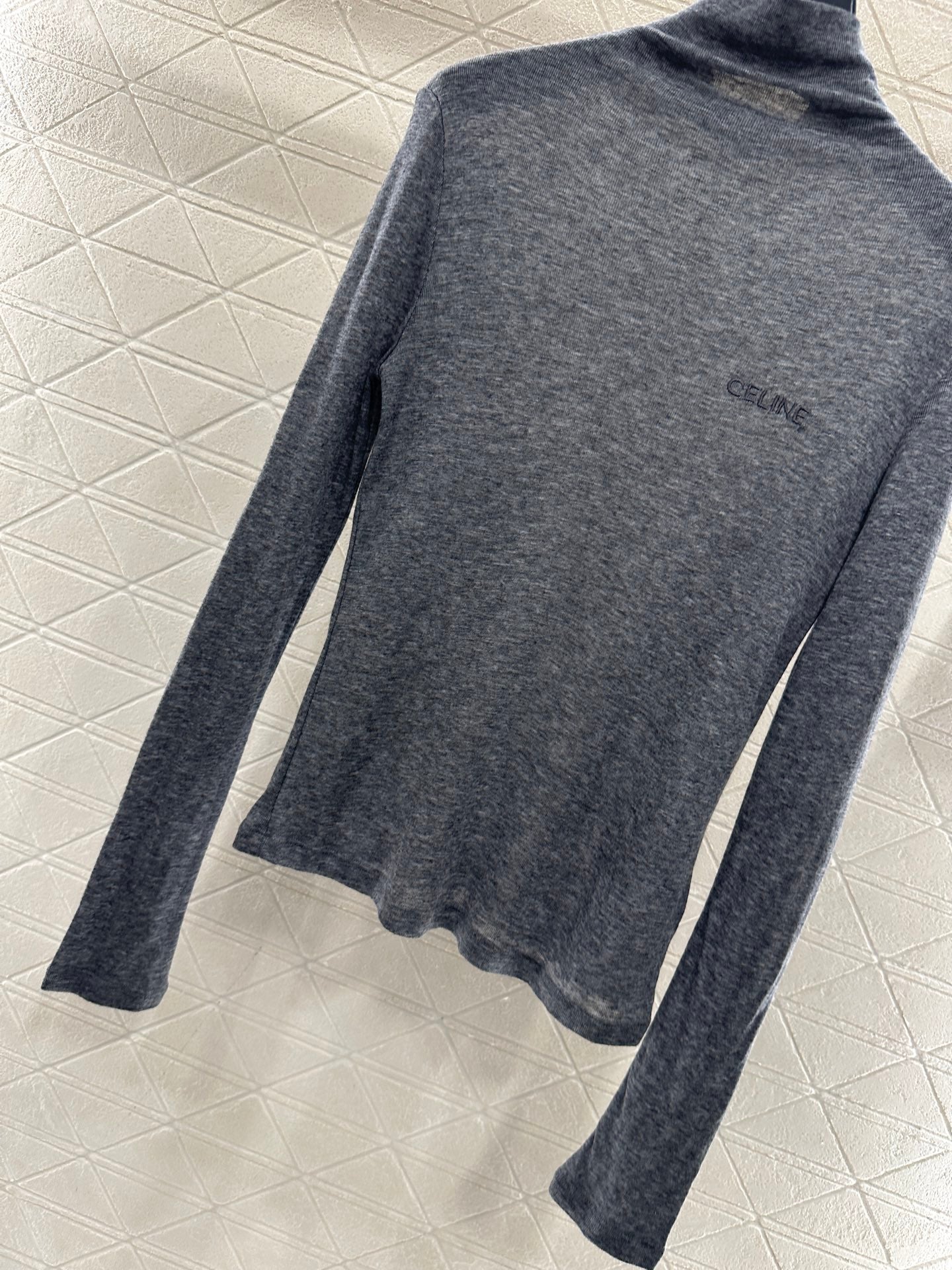 Slim fit letter high neck base shirt