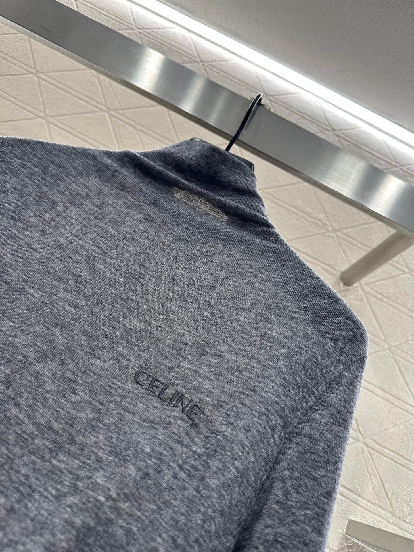 Slim fit letter high neck base shirt