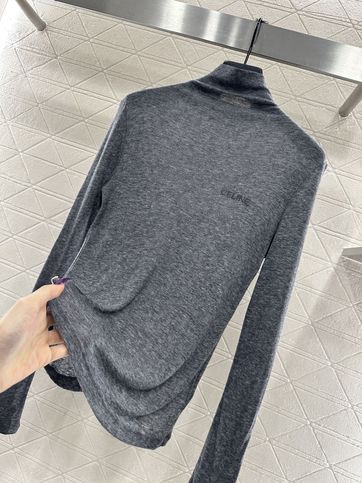 Slim fit letter high neck base shirt