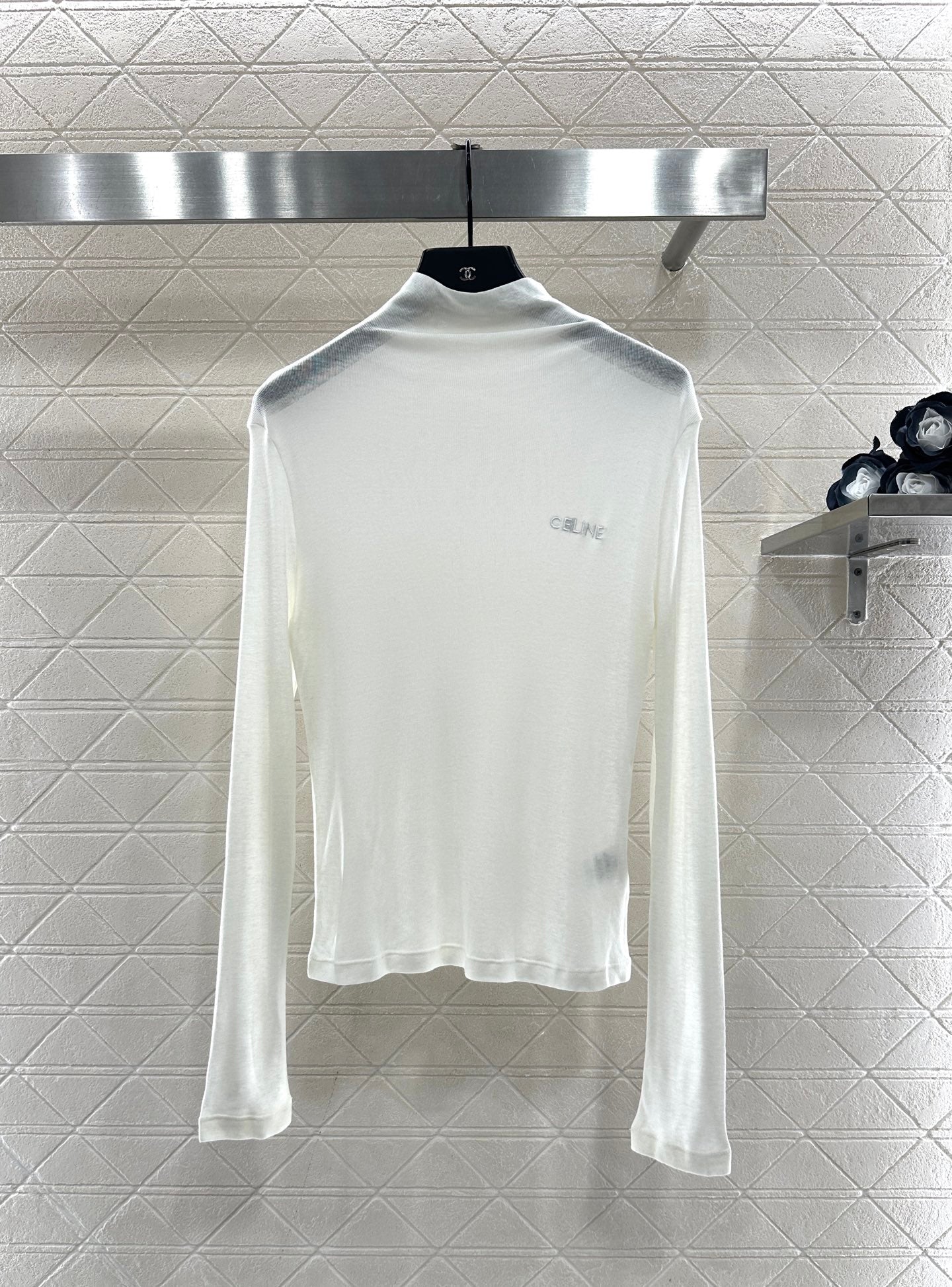 Slim fit letter high neck base shirt