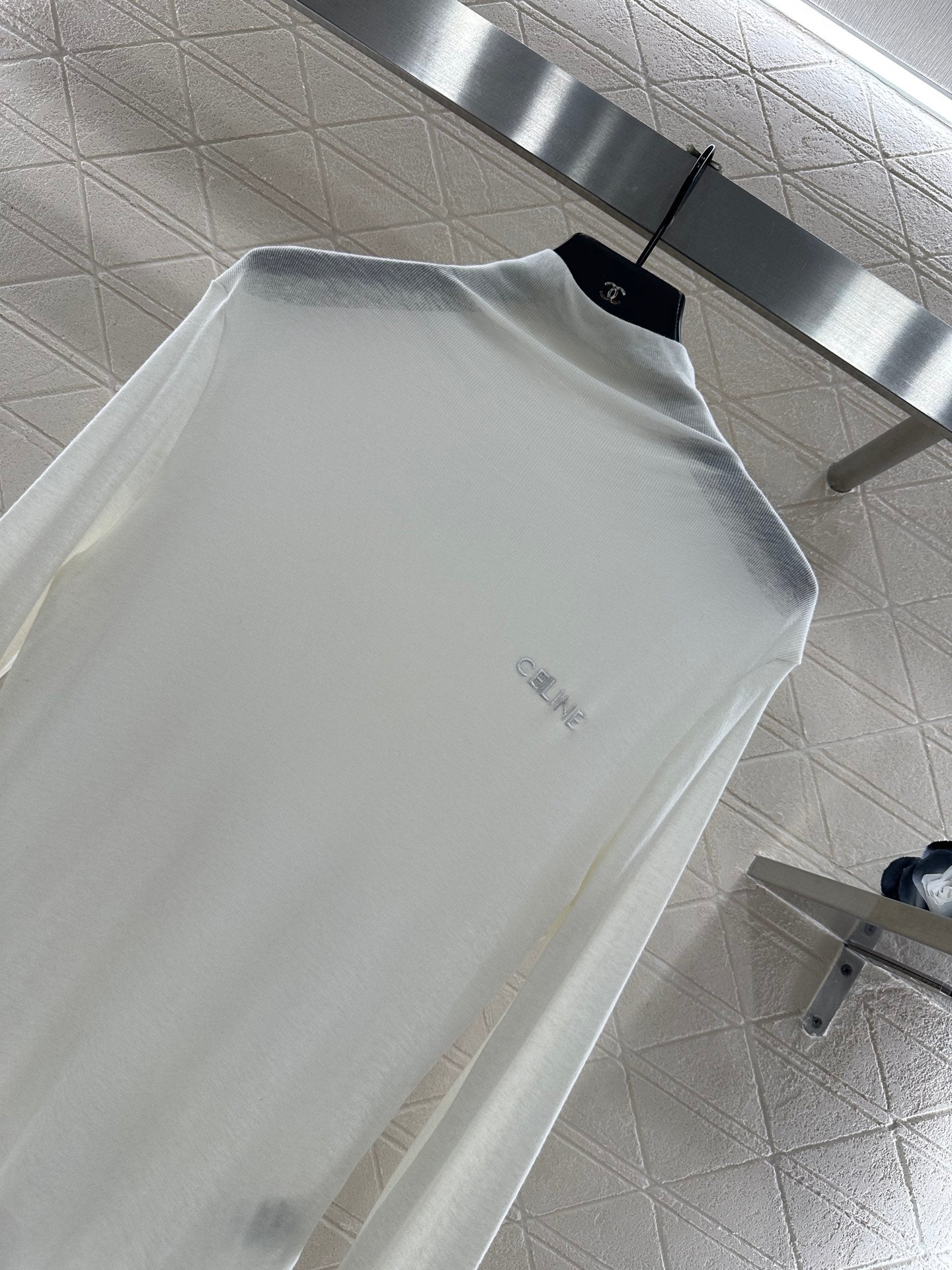 Slim fit letter high neck base shirt