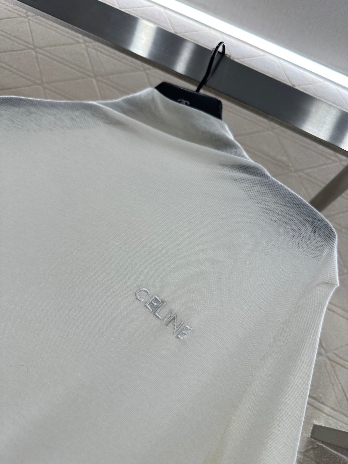 Slim fit letter high neck base shirt