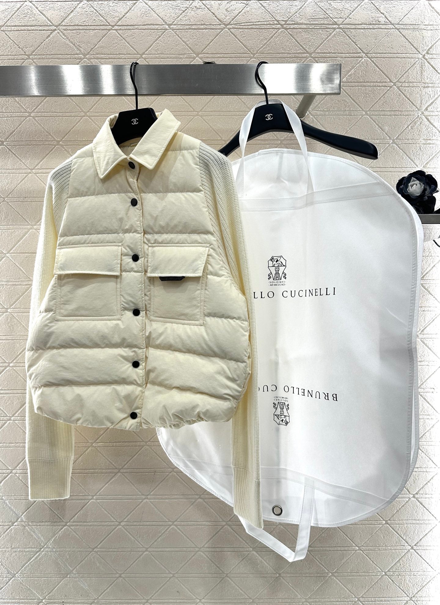 Knitted patchwork lapel down jacket