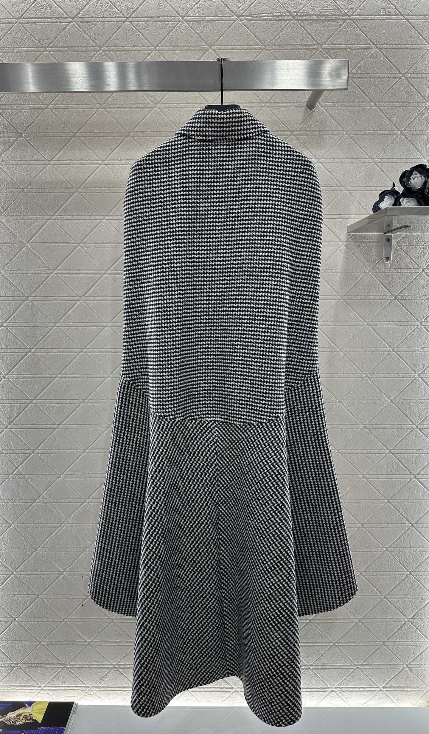 Thousand bird grid long shawl cape