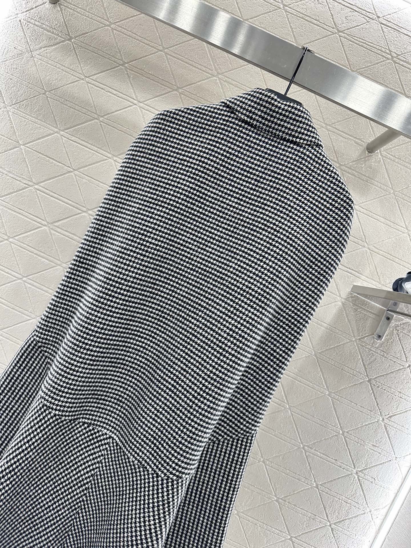 Thousand bird grid long shawl cape