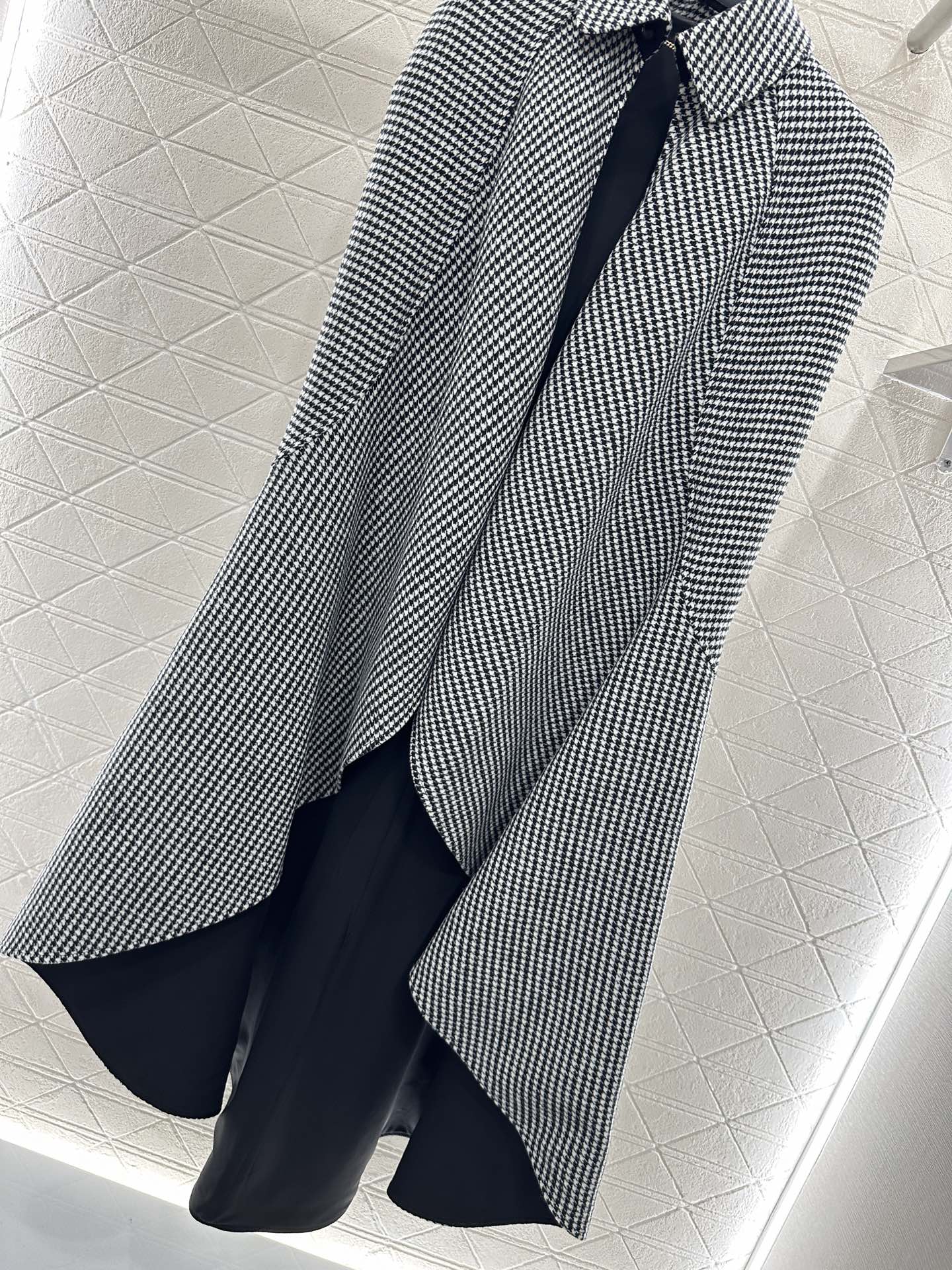 Thousand bird grid long shawl cape