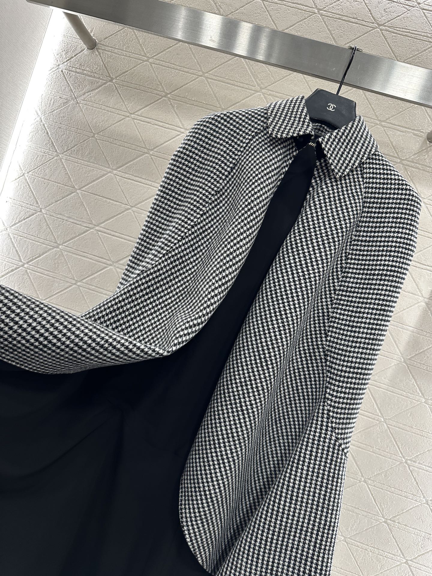 Thousand bird grid long shawl cape