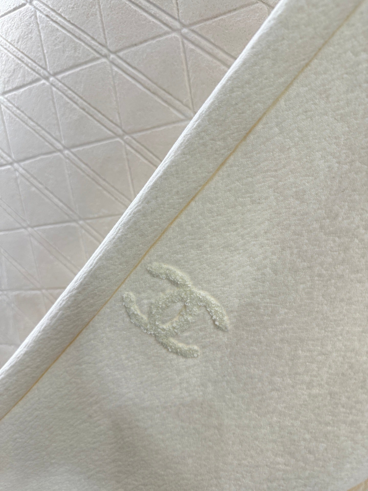 Plucked letter high waist wide leg pants