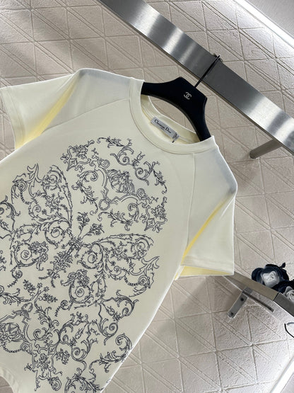 Round neck embroidery 𝑇𝑒𝑒