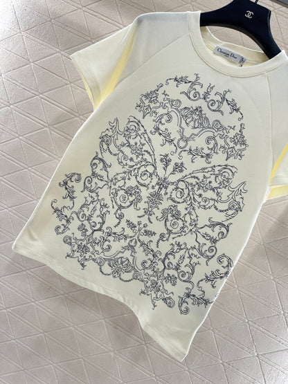 Round neck embroidery 𝑇𝑒𝑒